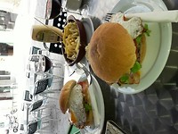 Lekker broodje hamburger in Tui
