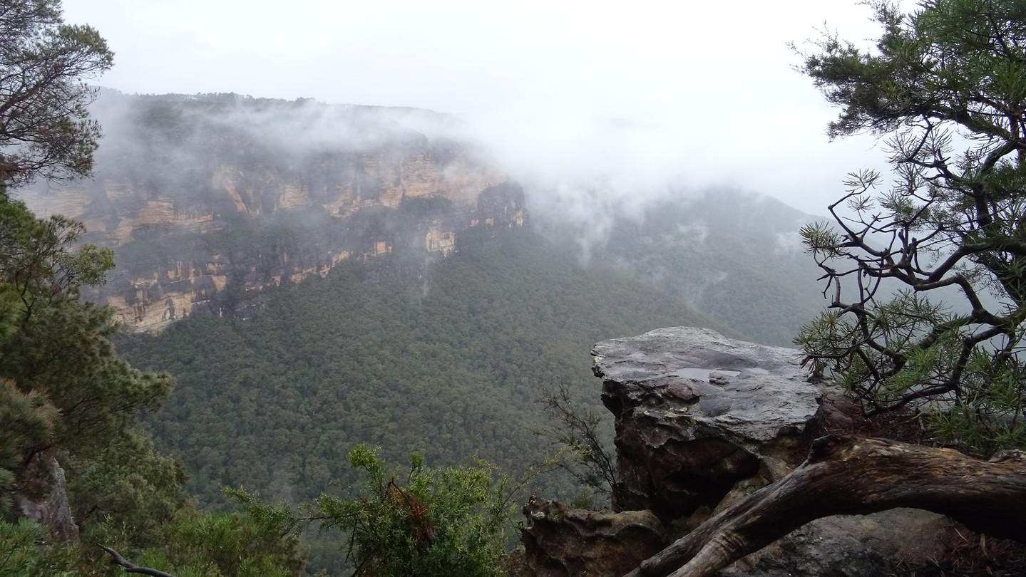 Hiking at Wentworth Falls