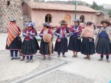 vrouwen in traditionele kleding