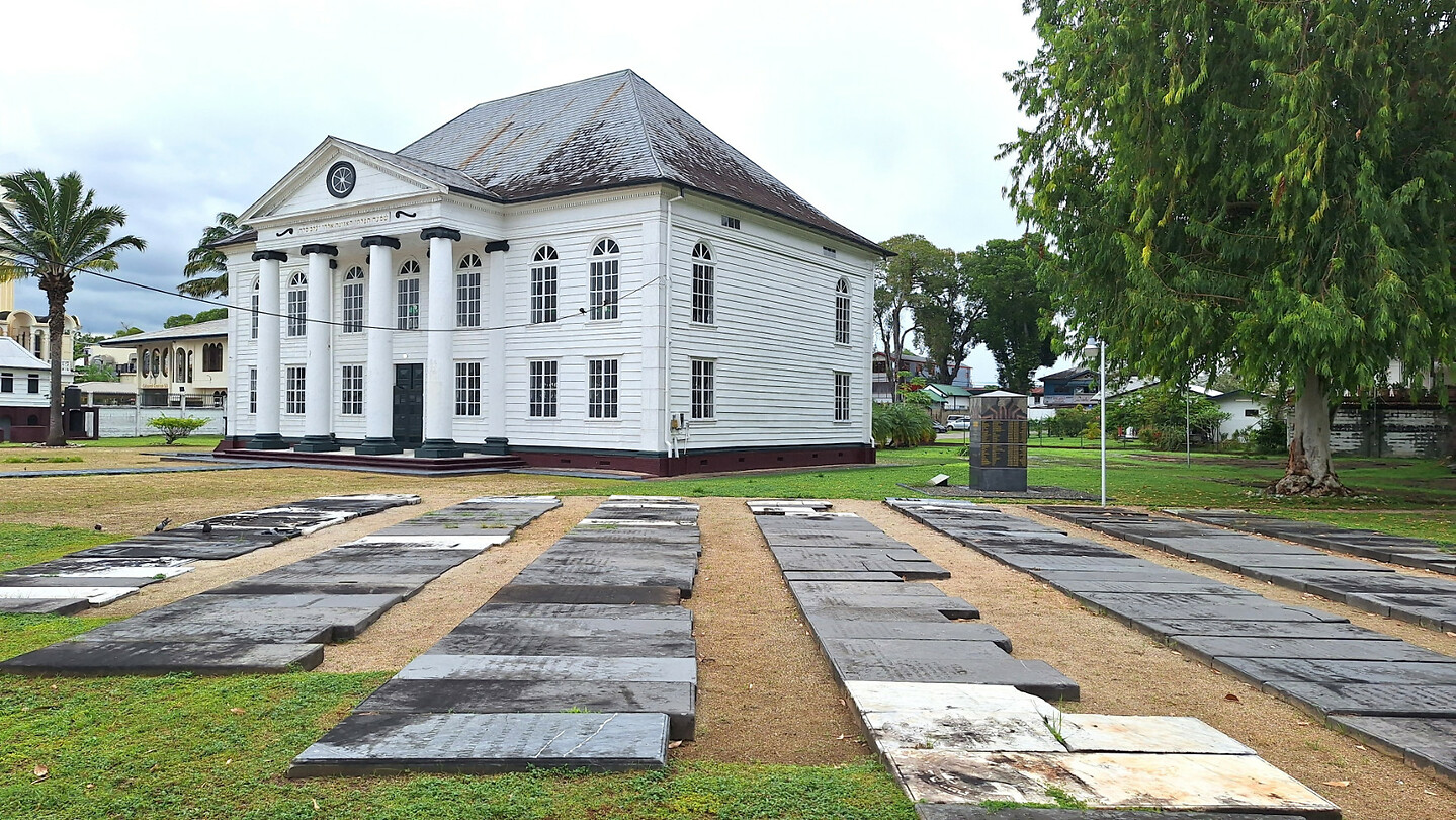 15. Paramaribo