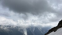 wolken om de top