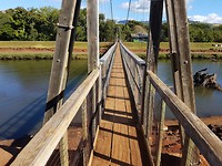 Swinging bridge in Hanape'pe