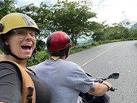 Op de scooter