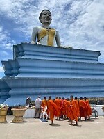 Buddha op de top van de berg