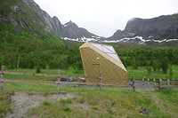 A toilet on Ersfjordstrand