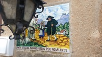Tegeltjes bij voordeur Valldemossa