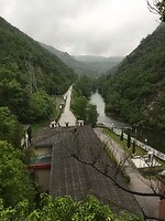 Matka Canyon maar dan aan de andere kant van de stuwdam
