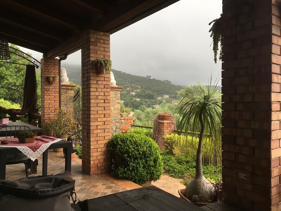 Kijkje vanaf het balkon