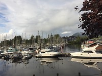 Uitzicht op de jachthaven vanuit onze kamer
