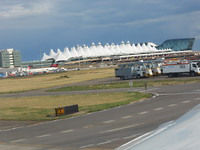 Onmiskenbaar, Denver luchthaven