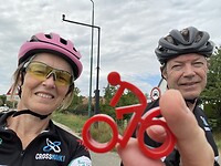 Wachten bij sluis, 076 fietst