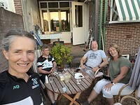 Aan de koffie