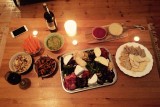 Verrassing van Amy: borrelplank met de lekkerste kaasjes & rode wijn!