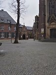 Op het plein bij de kapellen