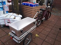 apart, brommertje met aanhanger