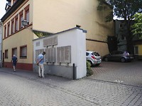 11 Augustus muur