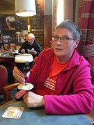 Leffe, dat is proeven van het leven, staat er op de lamp in het café. Klopt!
