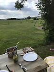 Avond eten met uitzicht op de heuvels