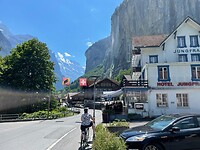 Lauterbrunnen, met op achtergrond waterval