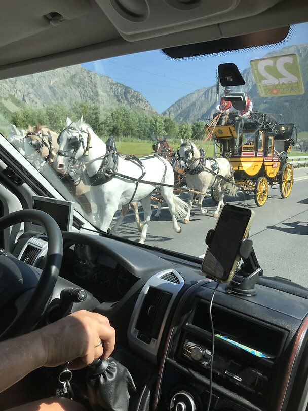 Koets onderweg bij Andermatt
