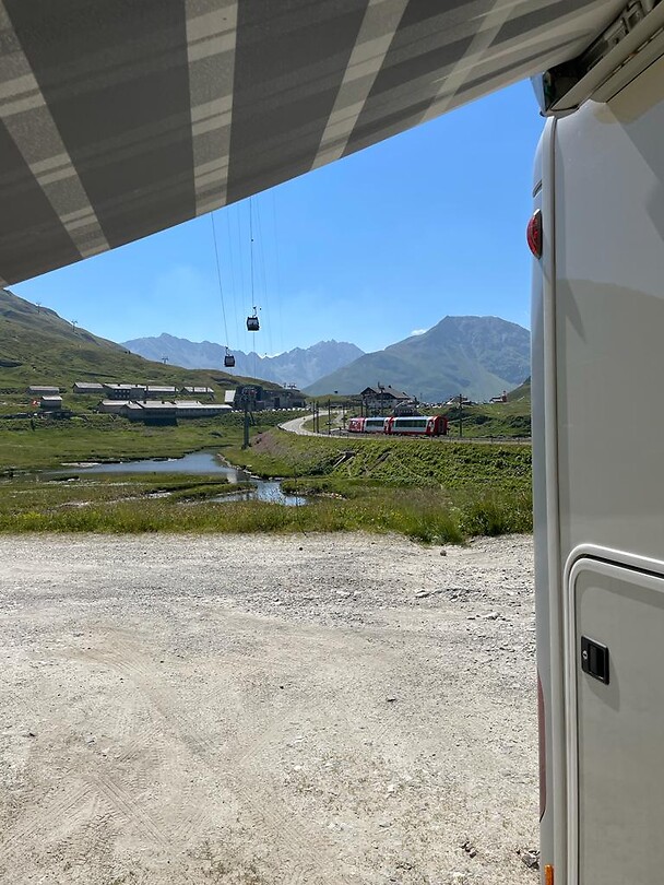 Koffie drinken op Oberalppas