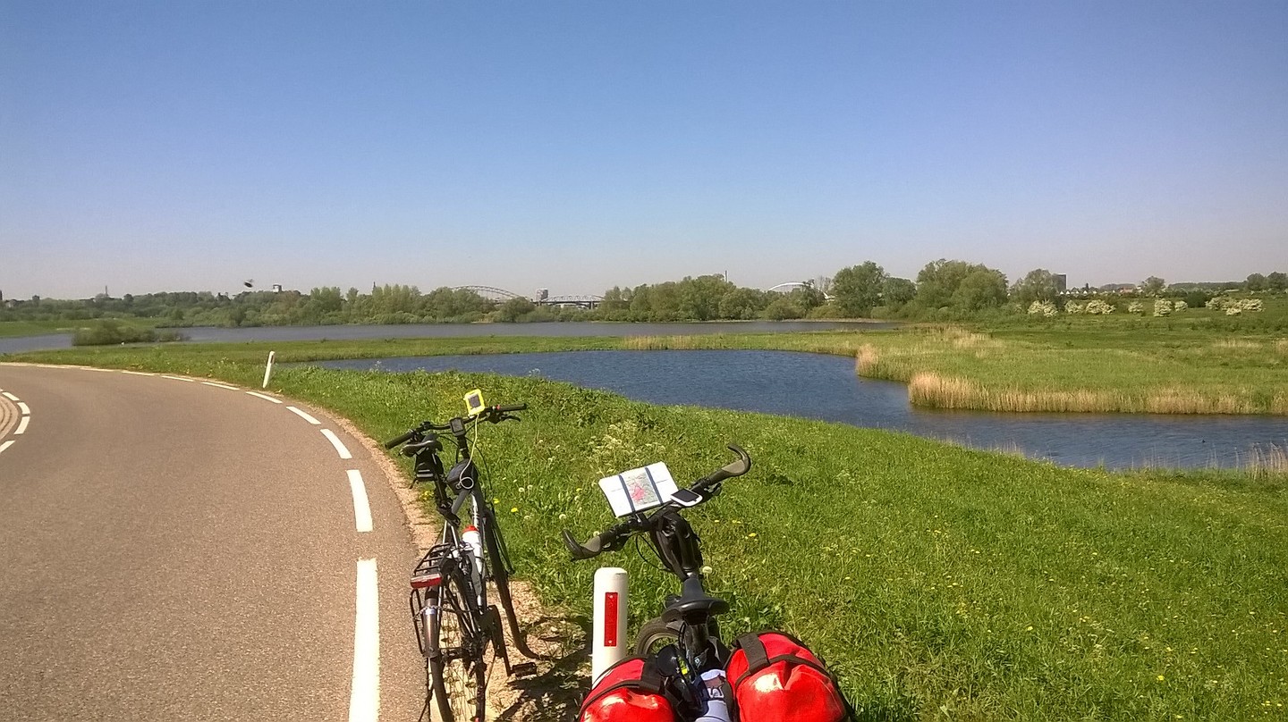 De Waalbruggen bij Nijmegen zijn in zicht