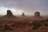 Monument Valley terwijl het onweer naderde