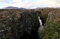 Waar de tectonische platen van elkaar weg schuiven in Thingvellir