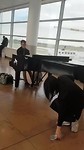 Muzikale  begleiding naar de gate!