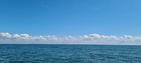 Mooie wolkenluchten op zee