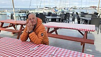 Hapje eten aan de haven in Samsø