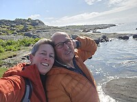 Beetje relaxen en langs de rotsen wandelen in Donsö