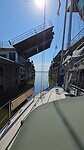 De sluis door bij Harlingen