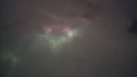 Hele lichte schijnselen door het wolkendek