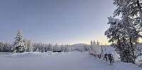 De avond valt langzaam over Äkäslompolo