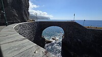 De boogbrug op de pier