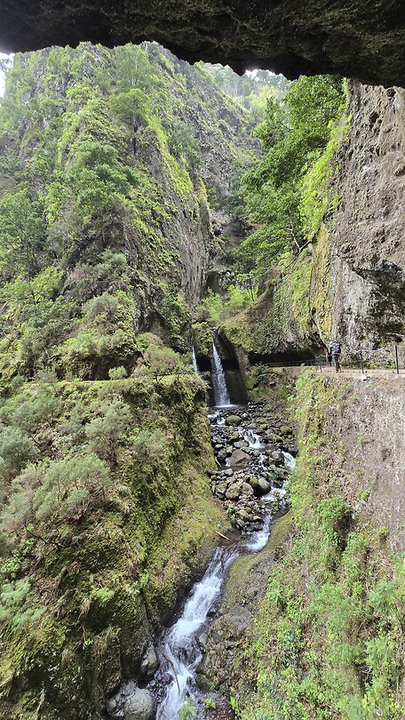Watervaldouche op de Levada Nova