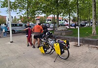Fika met appelflappen in Vierlingsbeek op het Vrijthof