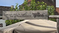 Op de grens...
