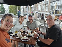 Aan de vlaai bij 't Piepenhoes