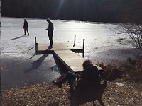 Het bevroren meer in Tampere