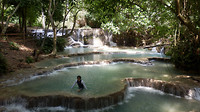 Iemand en de waterval