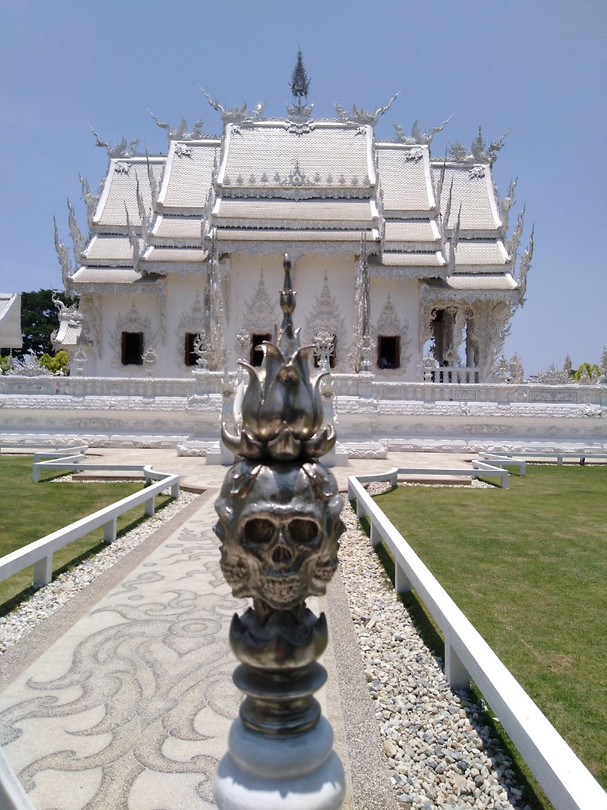De bizarre witte tempel