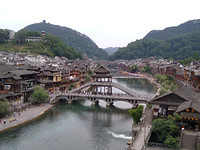Fenghuang vanaf de hoge brug