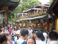 De drukke straatjes van Lijiang