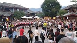 Zingen en dansen in Lijiang