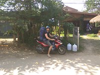 Zijaanzicht scooter& bepakking
