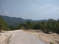 Steile heuvel en uitzicht op het eiland Koh Tao
