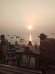 Genieten aan het eind van de dag met een cocktail bij een ondergaande zon, does it get any better?