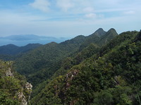 Uitzicht vanaf de hoogste berg van Langkawi